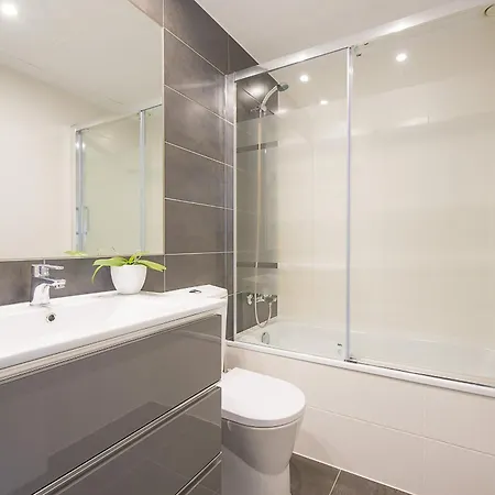 Natsu - Plusholidays *