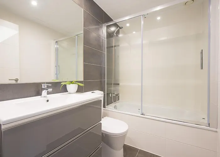 Natsu - Plusholidays *